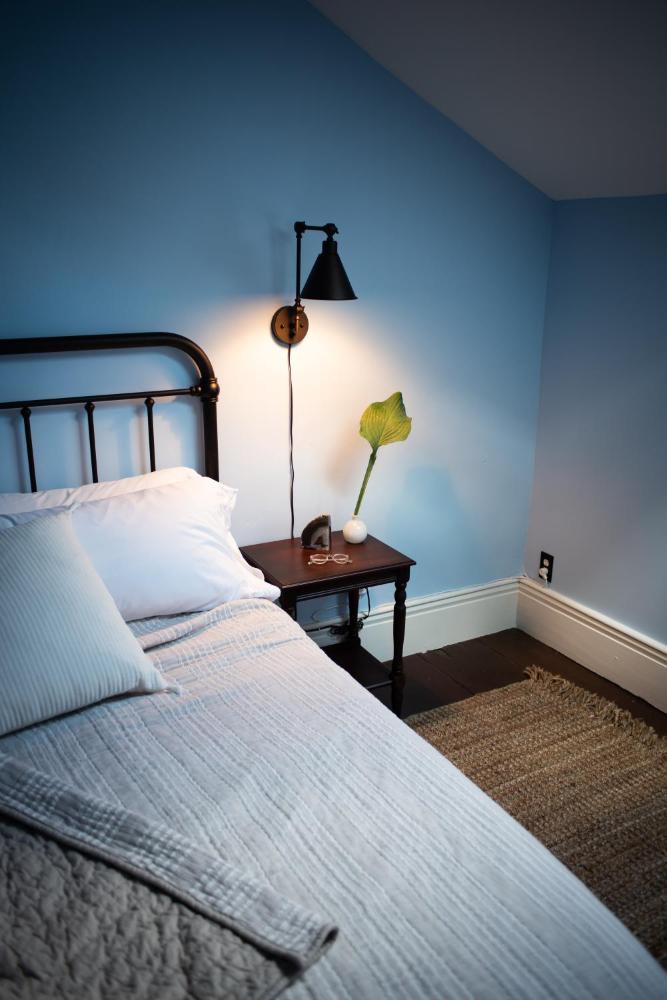 Deluxe King Room interior
